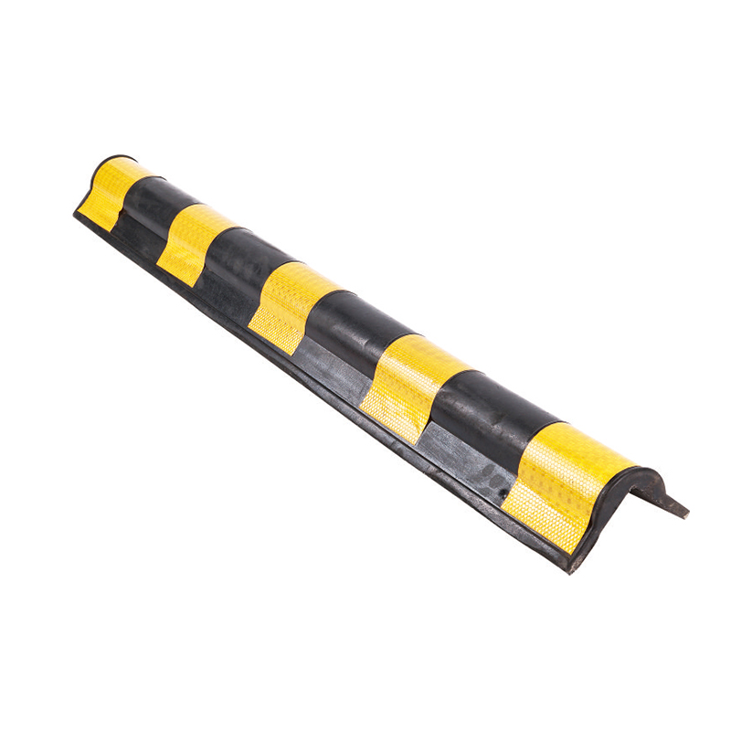 PS035 kumiset kulmasuojat